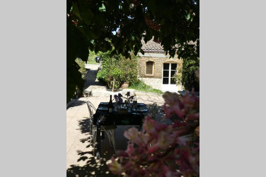 Belle Longere Au Calme - L'Auguste Maison D'Hotes Valensole Buitenkant foto