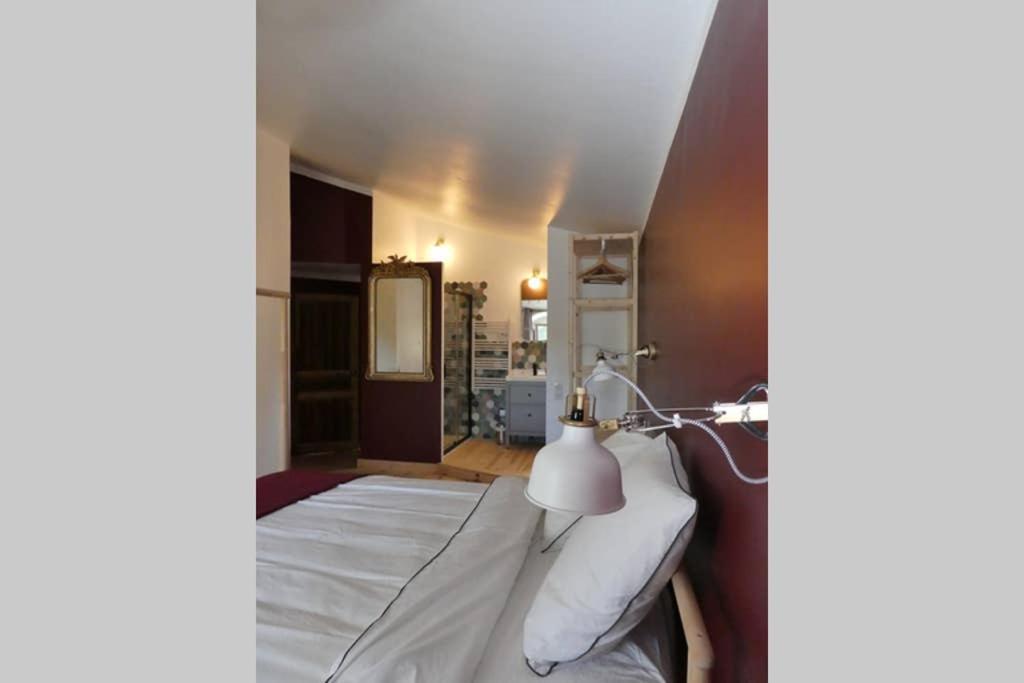 Belle Longere Au Calme - L'Auguste Maison D'Hotes Valensole Buitenkant foto