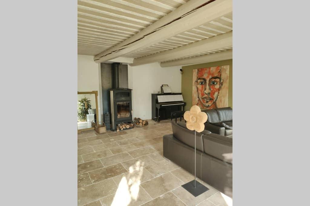Belle Longere Au Calme - L'Auguste Maison D'Hotes Valensole Buitenkant foto