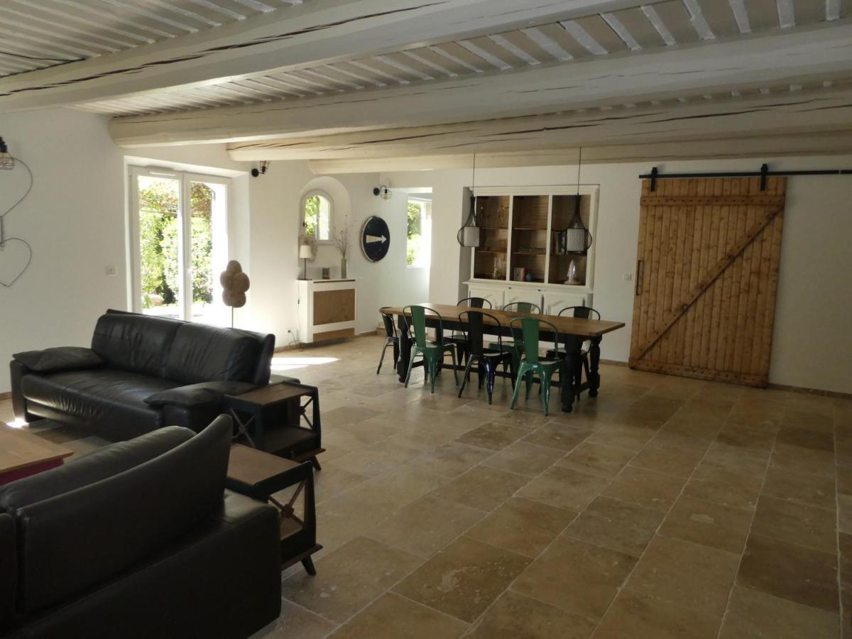 Belle Longere Au Calme - L'Auguste Maison D'Hotes Valensole Buitenkant foto